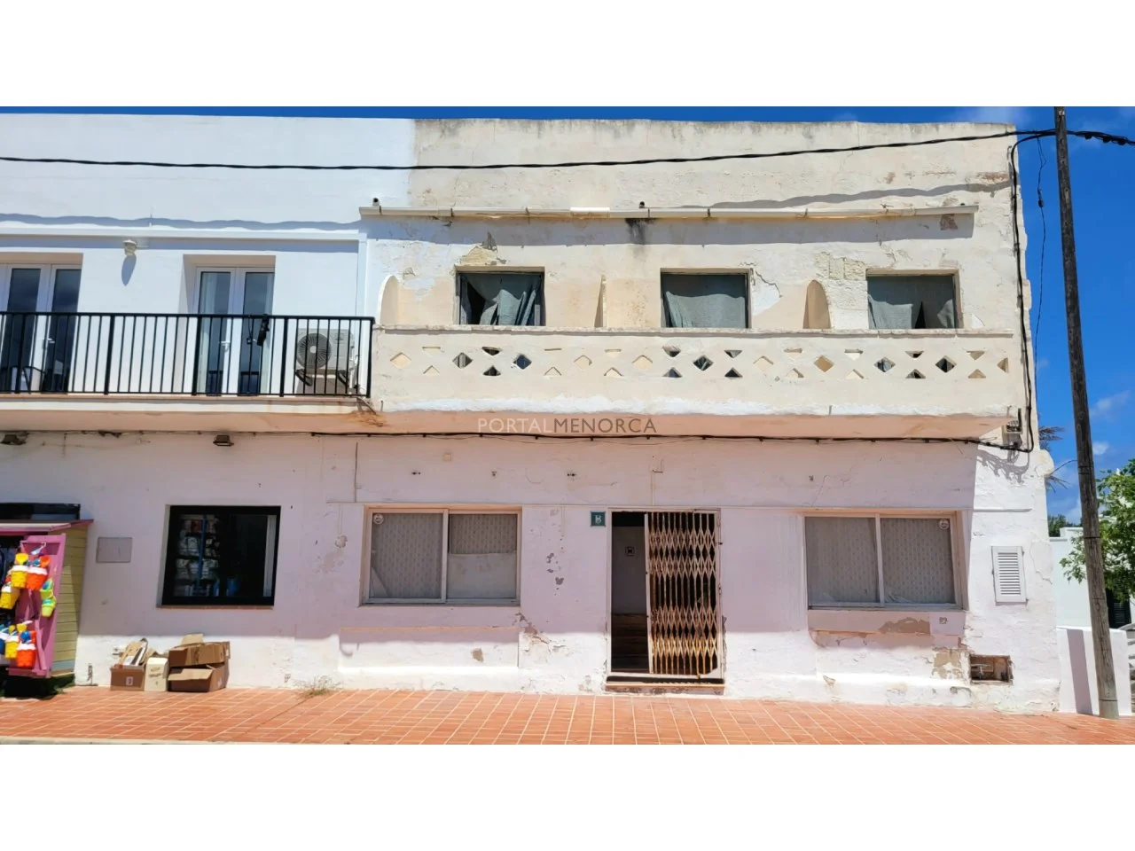 Alcaufar mixed-use building with sea views