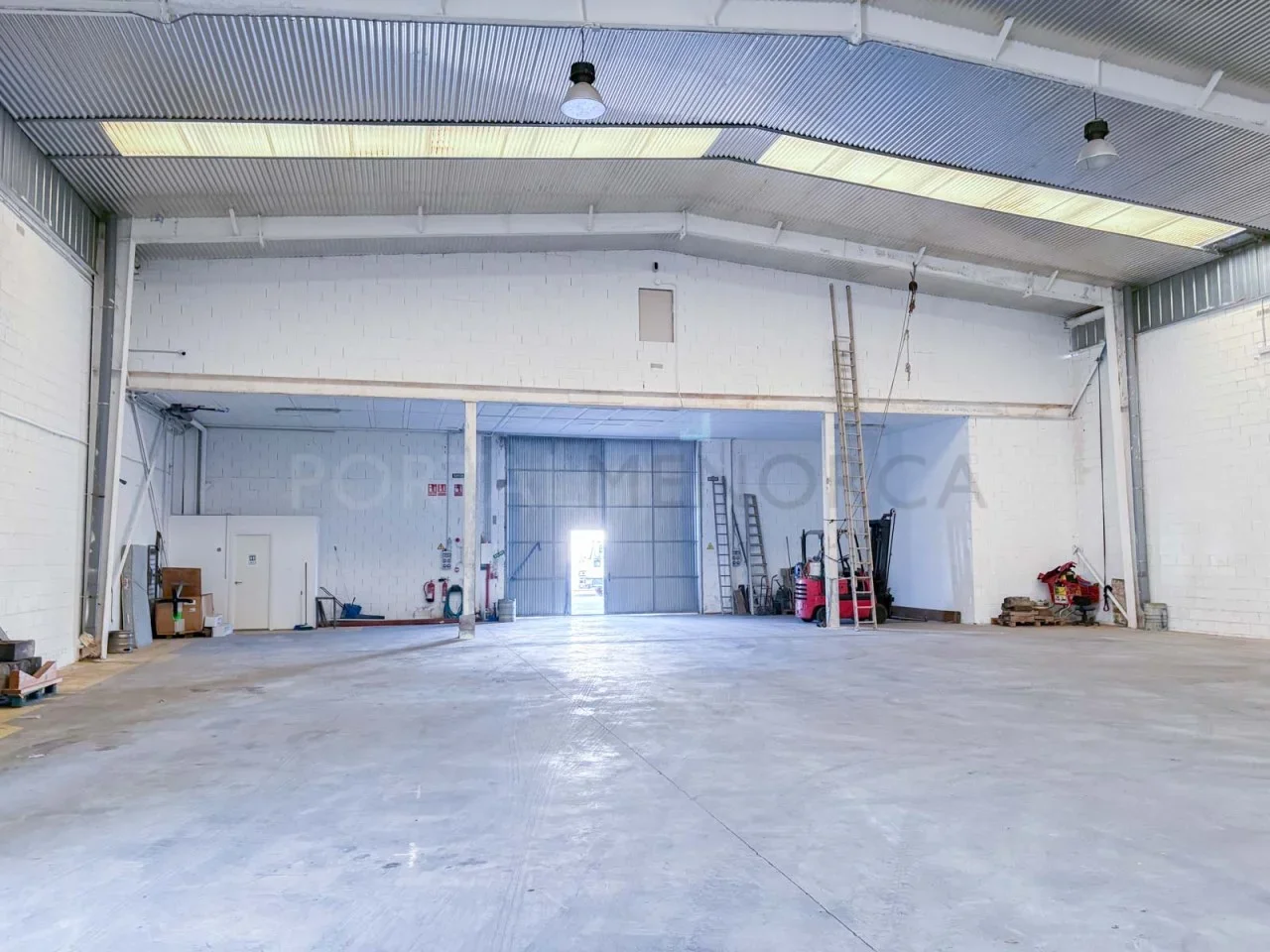 Nave industrial en Sant Lluis de 696 m²