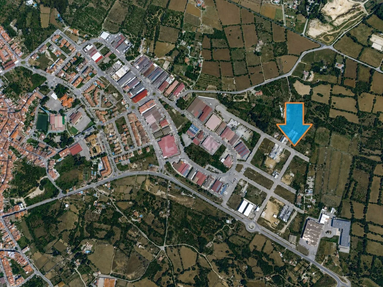 Industrial plot with licensed warehouse project
