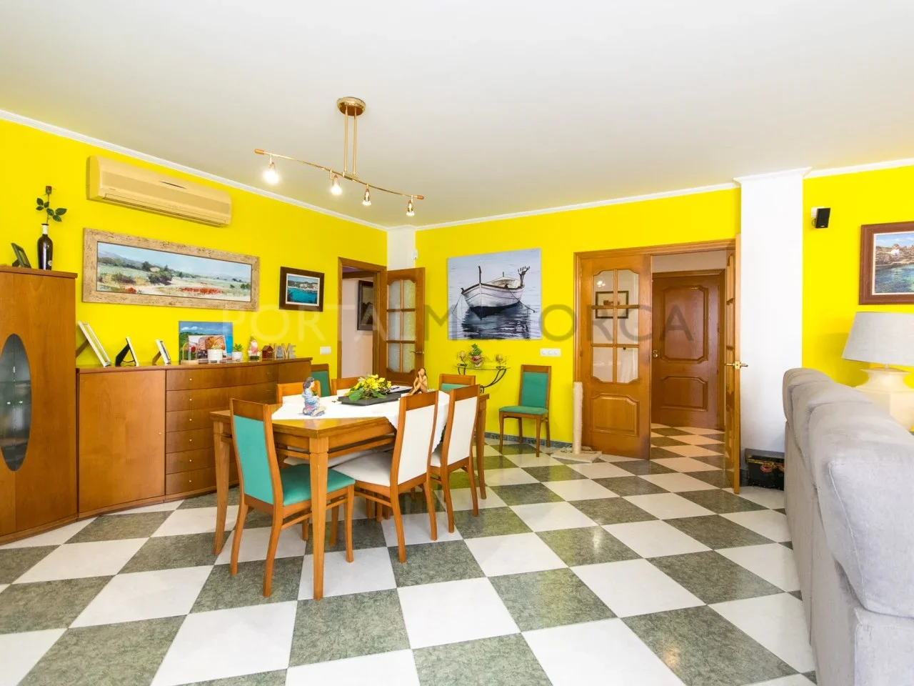 Spacious Ciutadella flat, four bedrooms