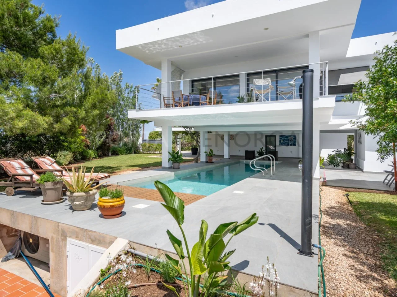 Casa reformada con jardín excepcional