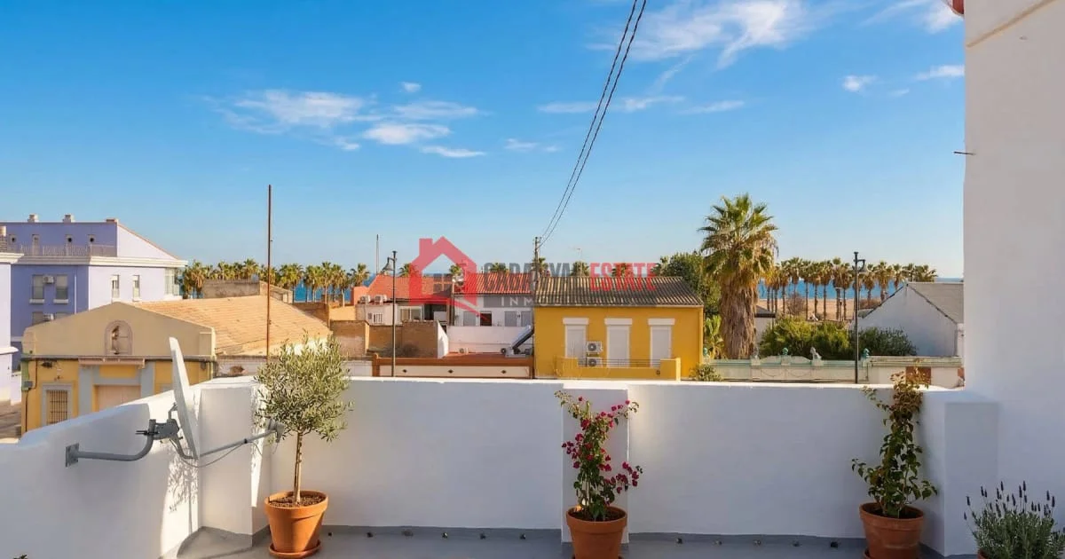 Renovation townhouse near Valencia beach