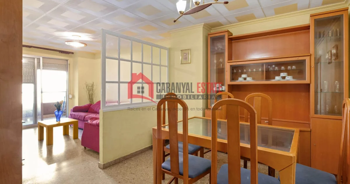 Four-bedroom apartment near Mestalla