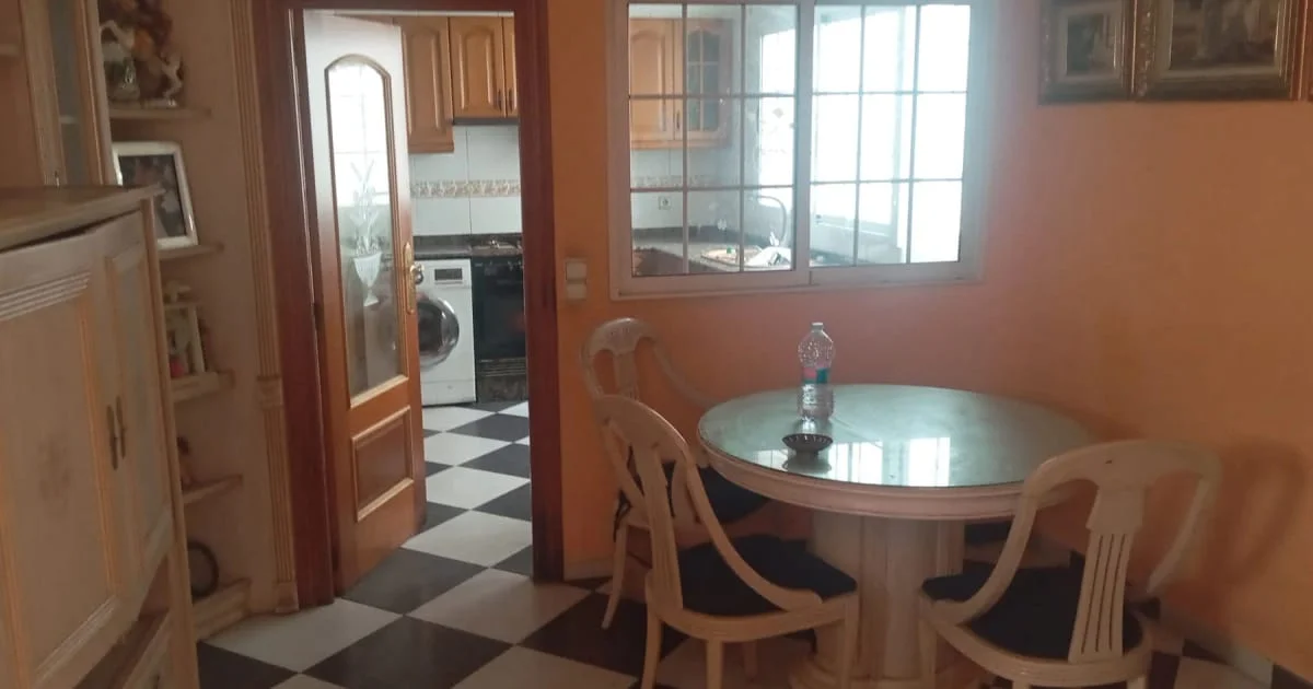 Investment apartment in Cabanyal, 3 bedrooms
