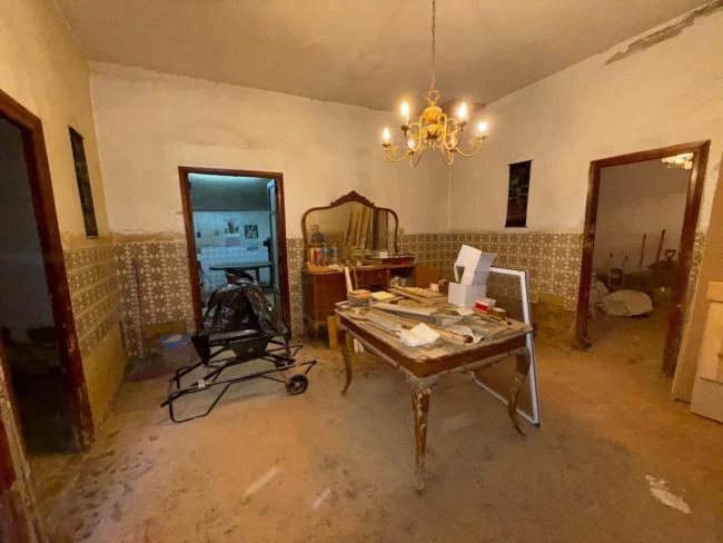 Casa adosada en Aldaia, 149 m² para reformar