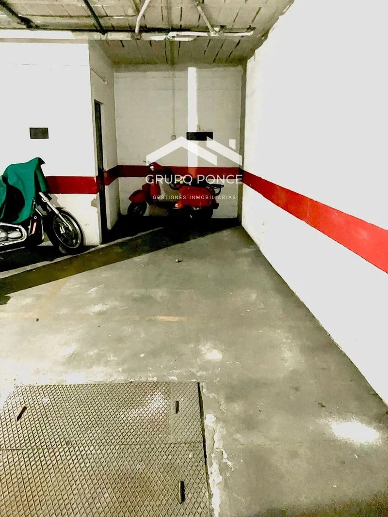 Central Jerez garage with storage