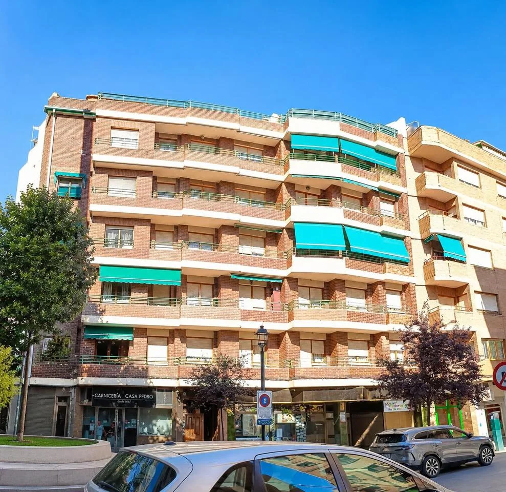 Piso céntrico reformado de cuatro habitaciones