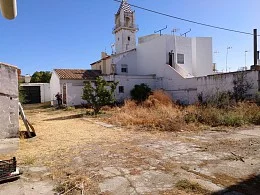 Casa reformable de cinco dormitorios con parcela