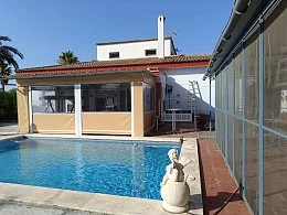 Chalet en Carmona con parcela de 1.908 m²