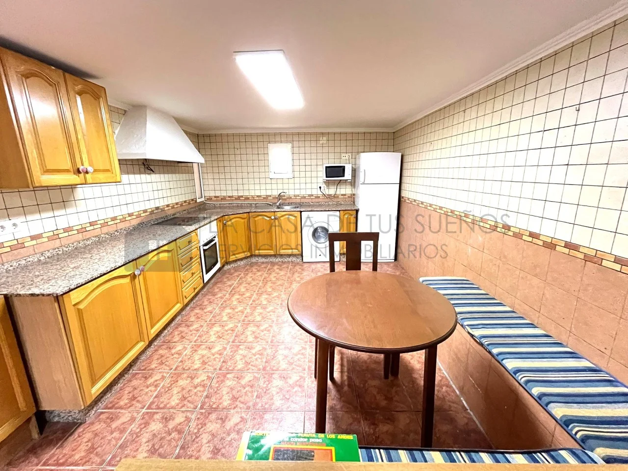 Rural townhouse near Villena, four bedrooms