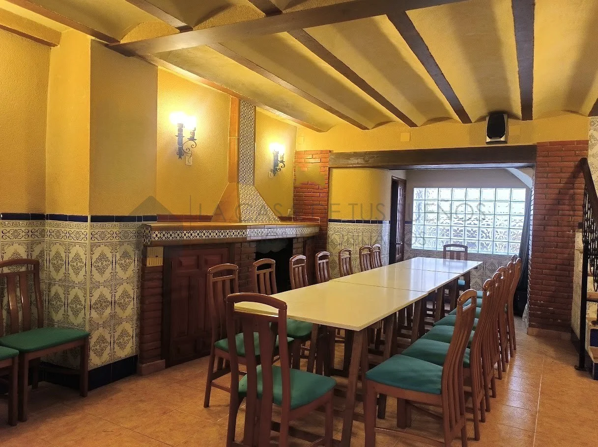Central Sax house with renovation potential