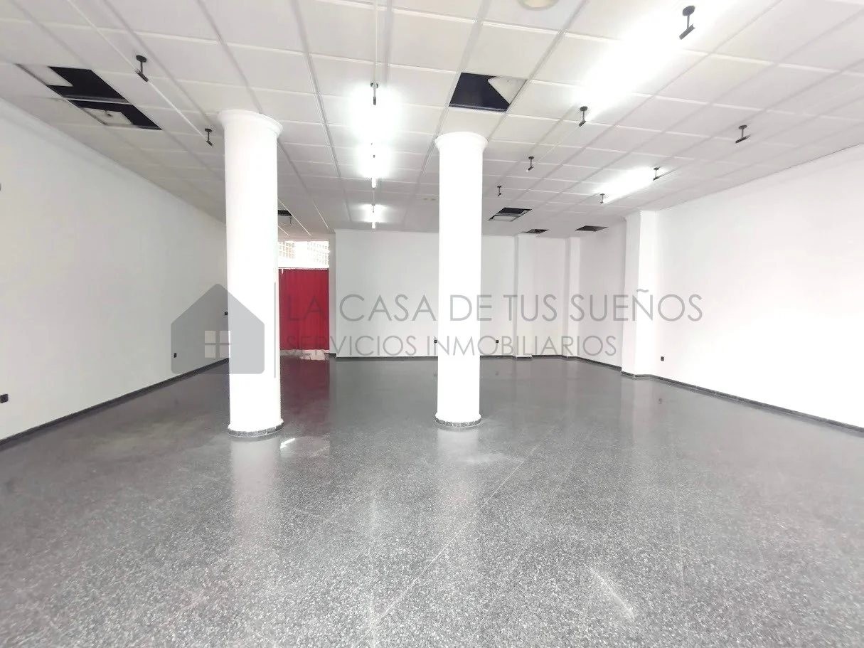 Local comercial en Elda con potencial hostelero
