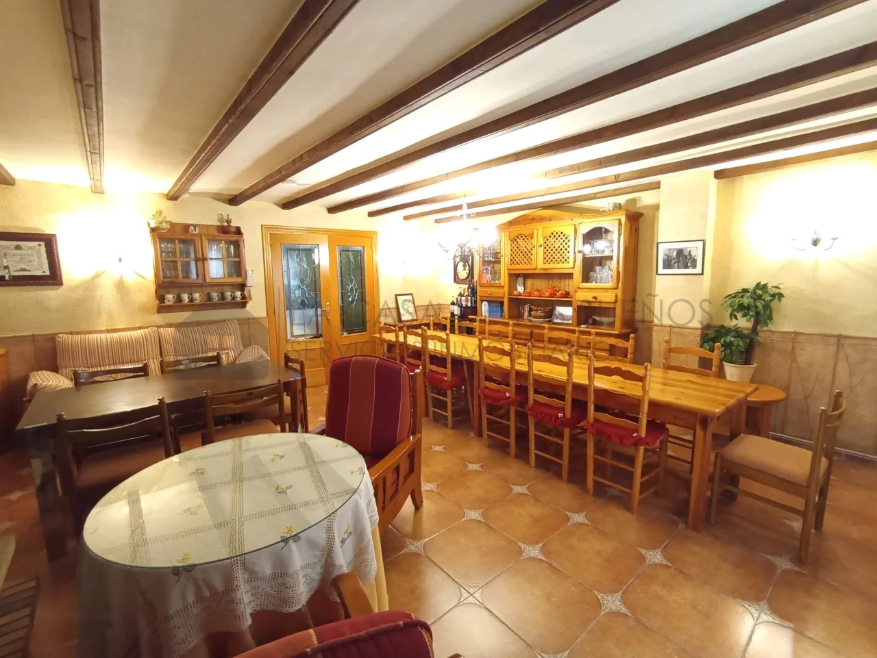 Spacious Sax townhouse, five bedrooms