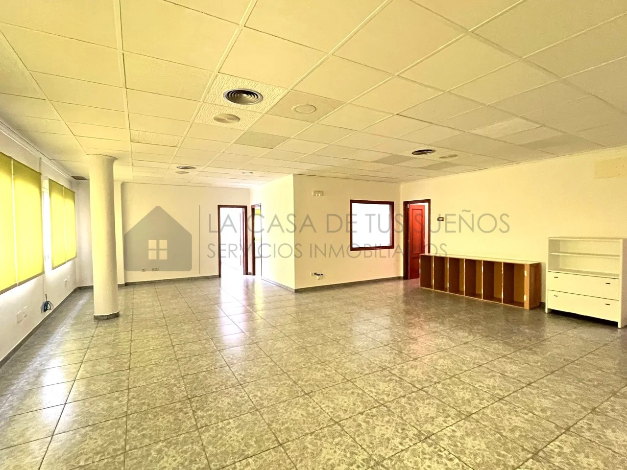 Bright corner office, 142 m², Sax