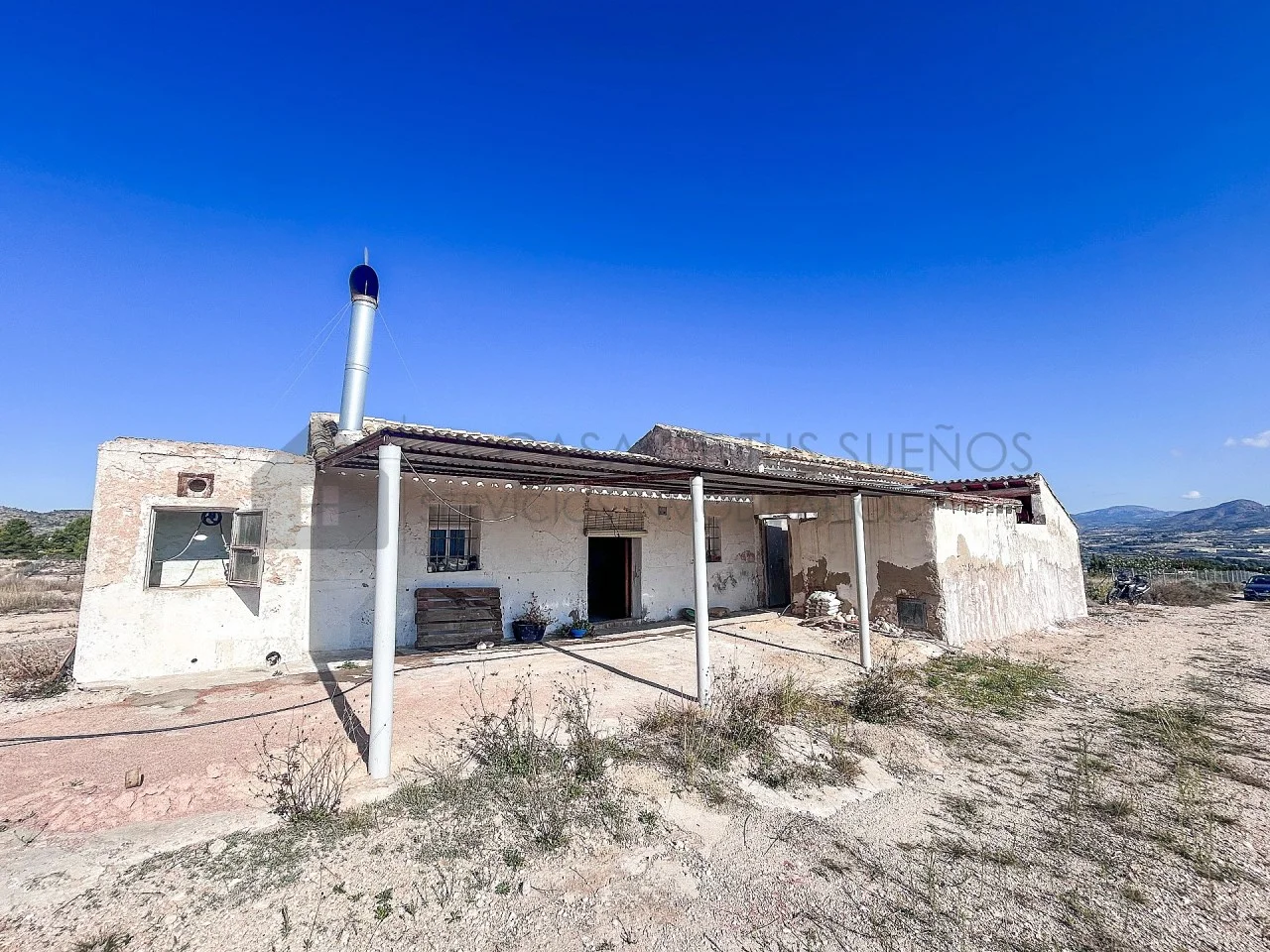 Villa para reformar con 22.000 m² de terreno