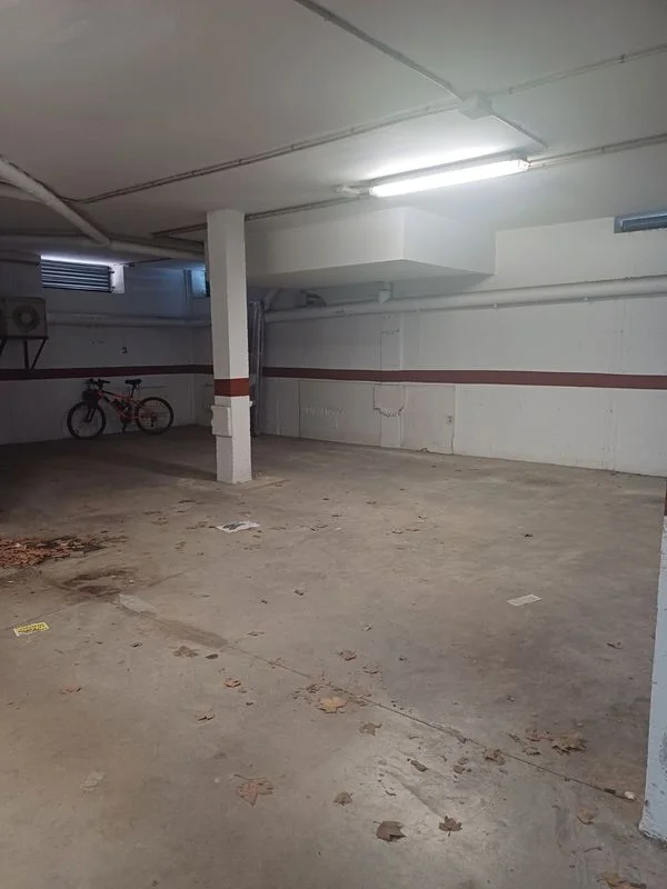 Garaje para coche grande en Huelva, 13 m²