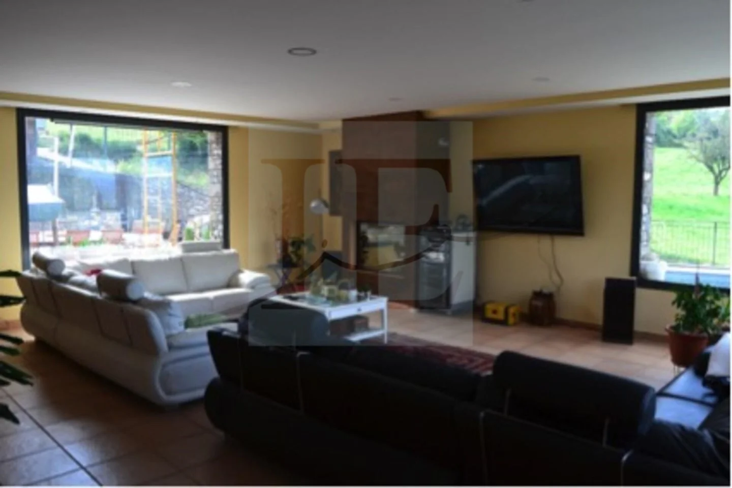 Gran casa en Alàs con jardín privado