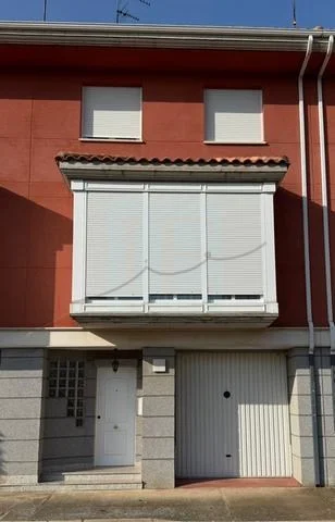 Spacious townhouse with private patio