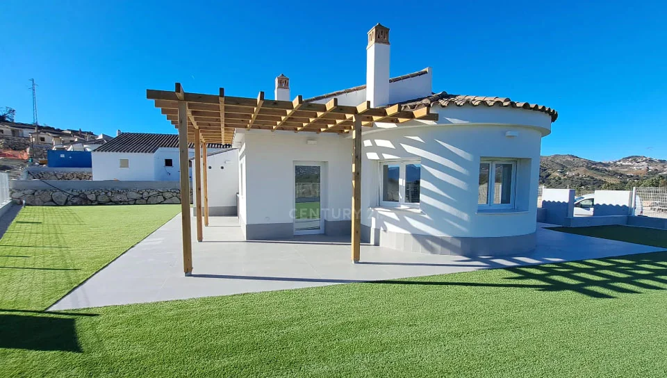 Chalet sobre plano con vistas al pantano