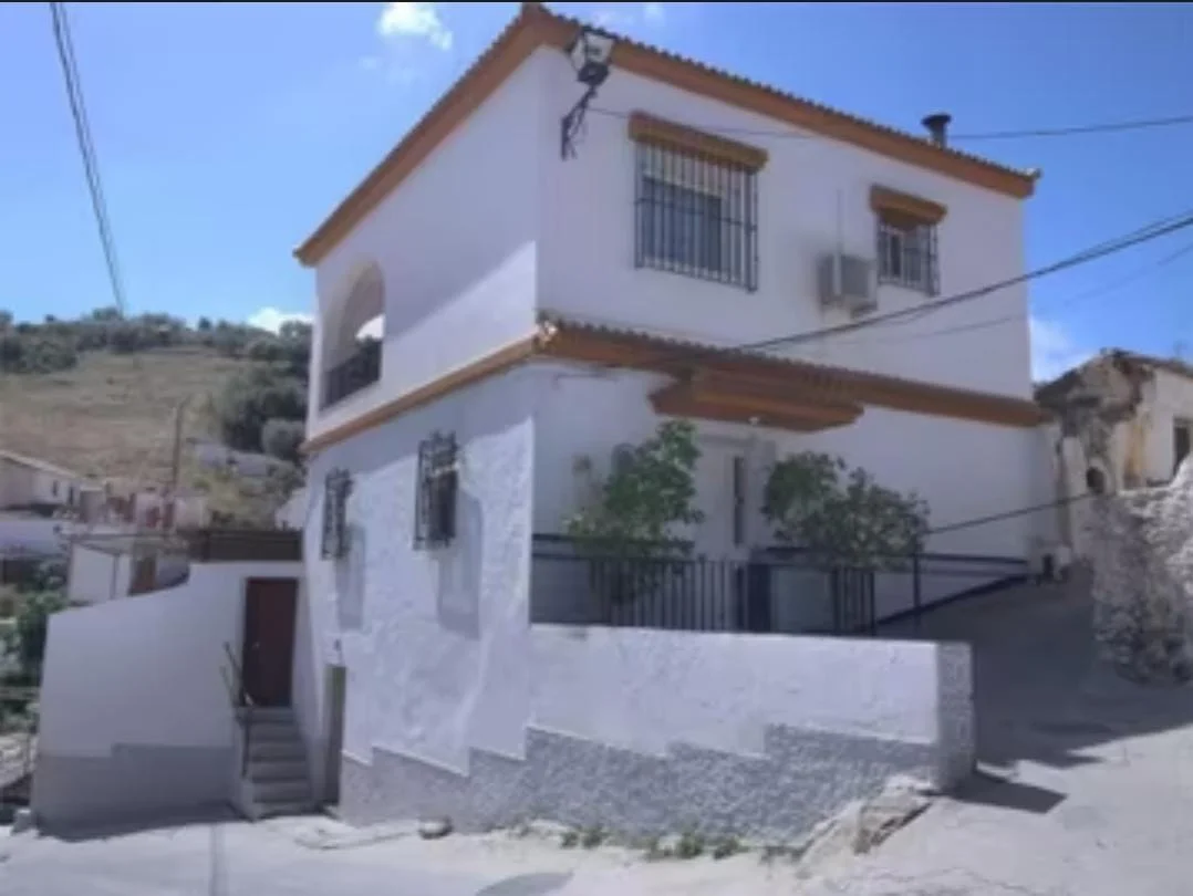 Multi-level chalet with six bedrooms