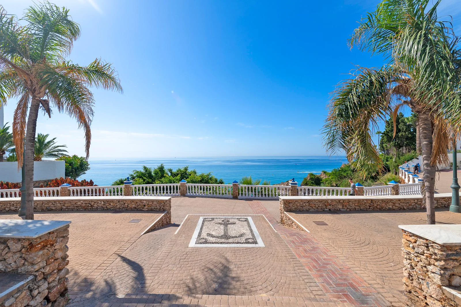 Carabeo flat with terrace near sea