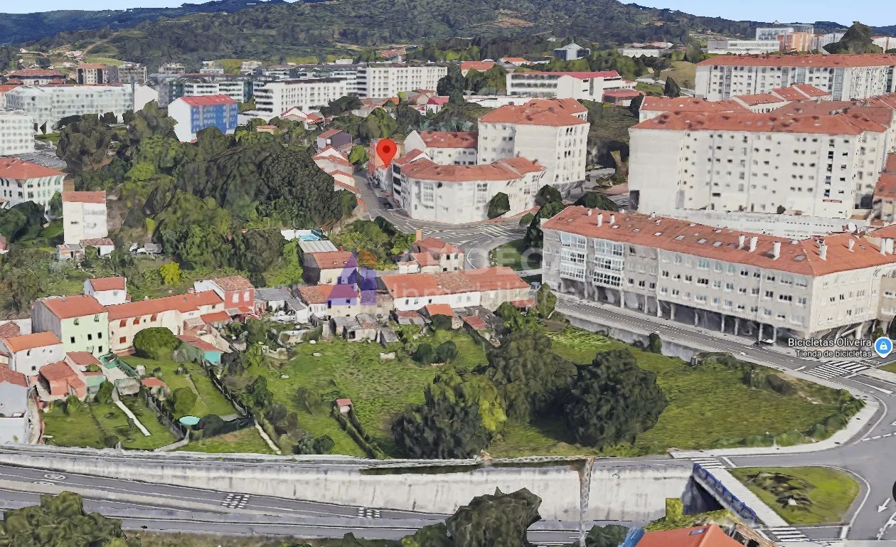 Casa adosada de siete habitaciones cerca del centro