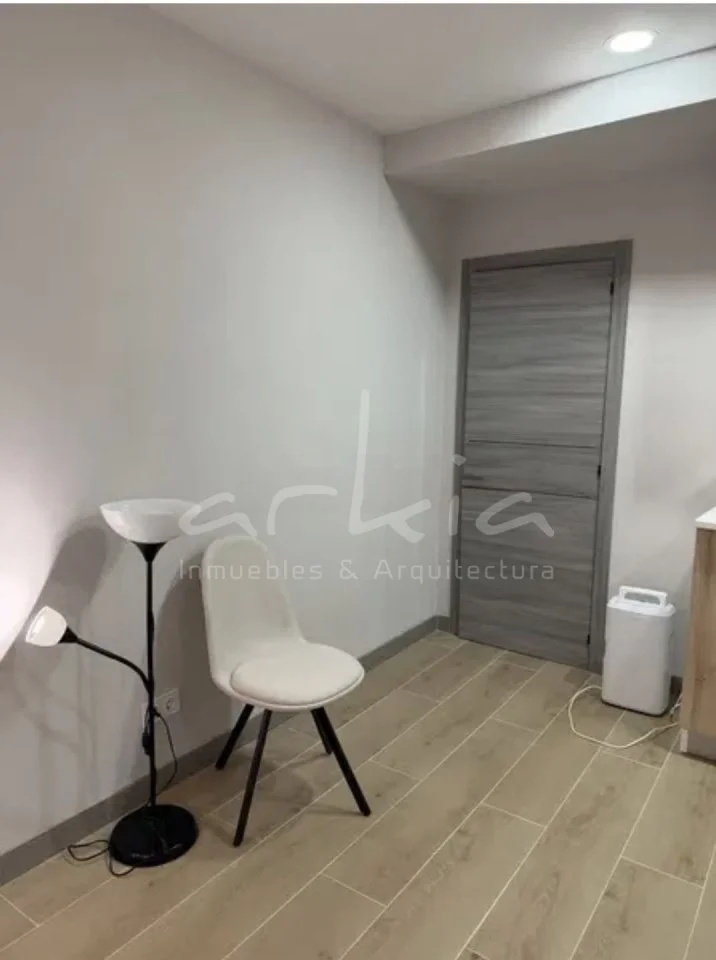 Renovated premises in Torrefiel, 38 m²