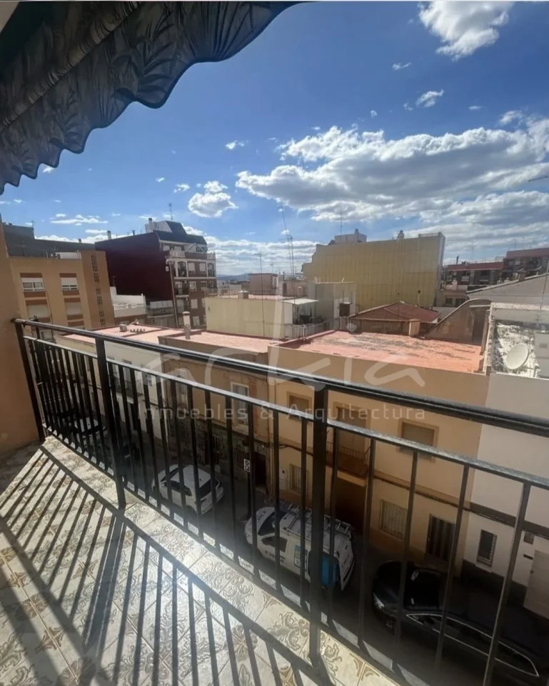 Renovated four-bedroom flat in Paterna