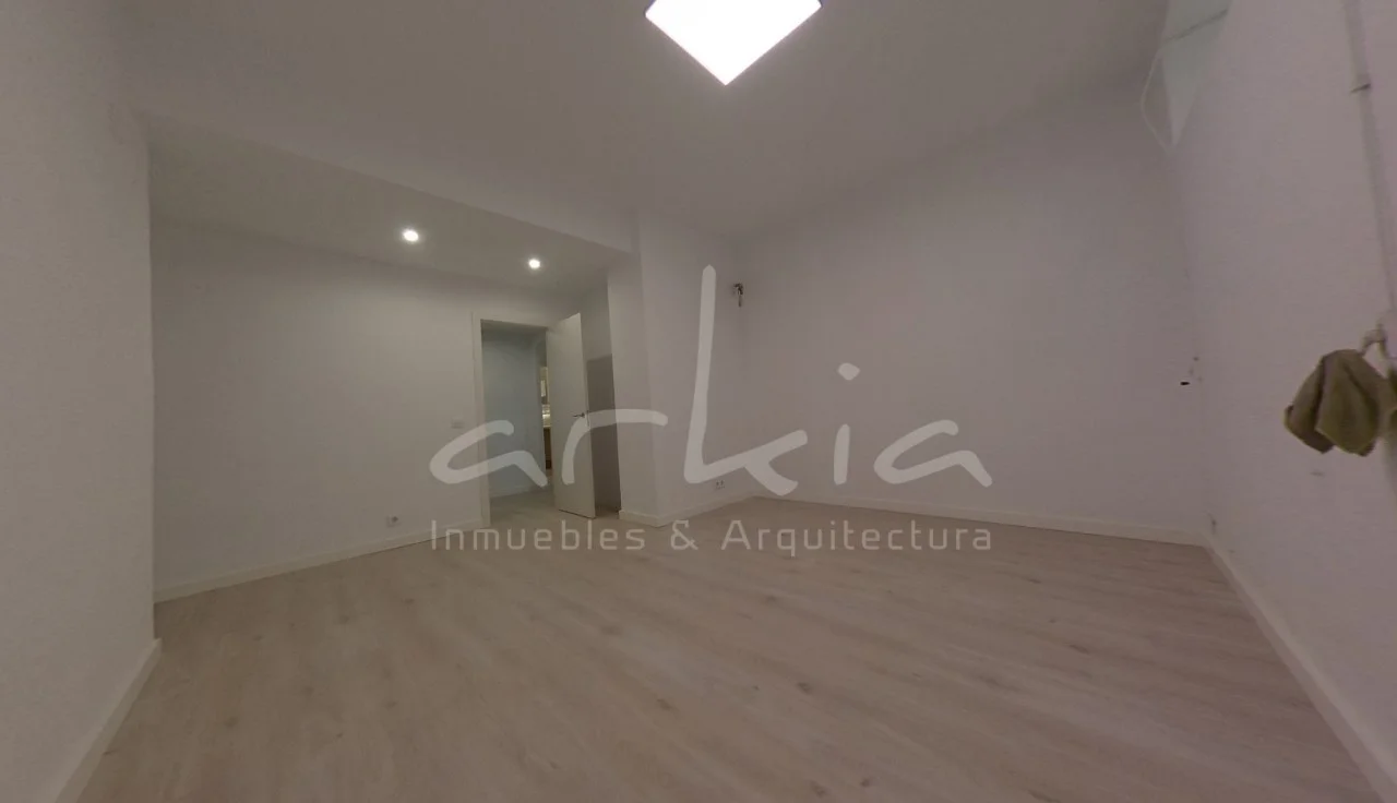 Refurbished Valencia office, 112 sqm