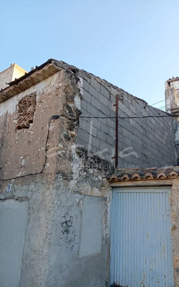 Toràs village house redevelopment opportunity