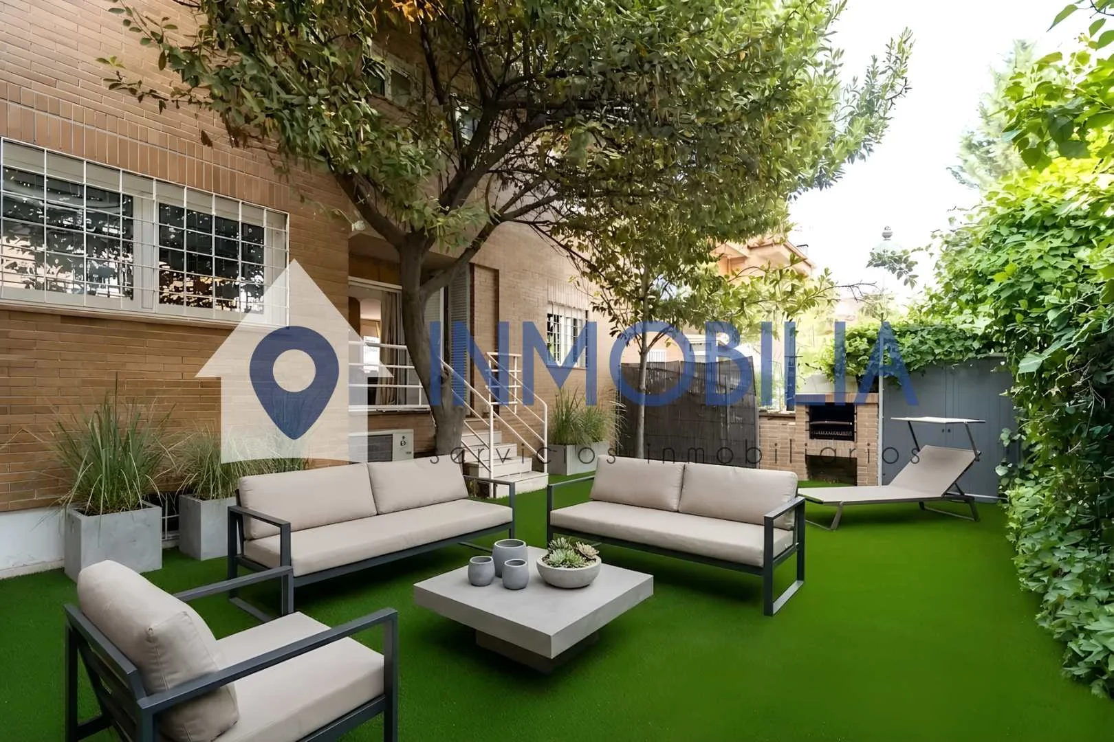 Spacious Valdebebas townhouse with garden