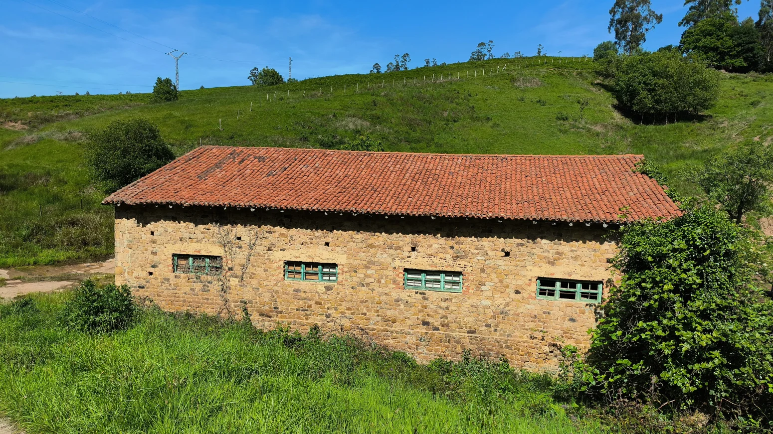 Cabaña para reformar con gran finca rural