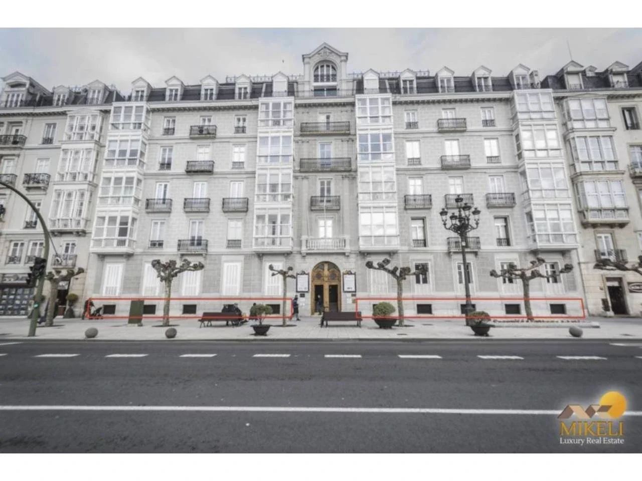 Large commercial premises with apartment