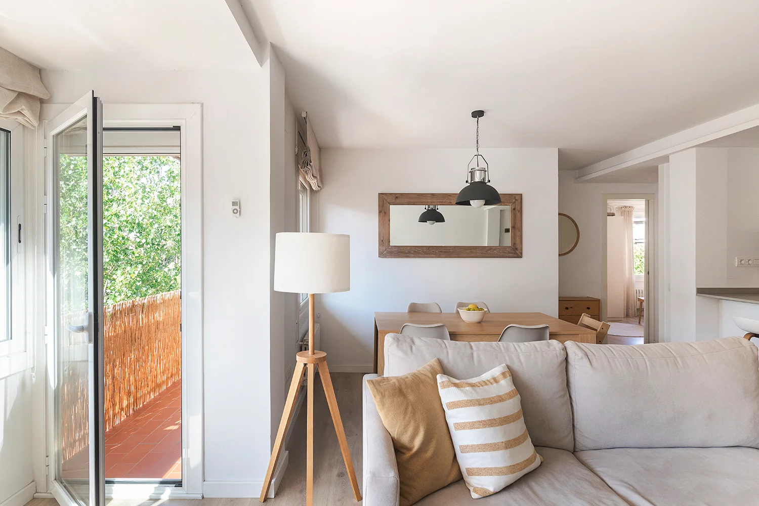 Piso reformado en Sarrià con terraza de 79 m²