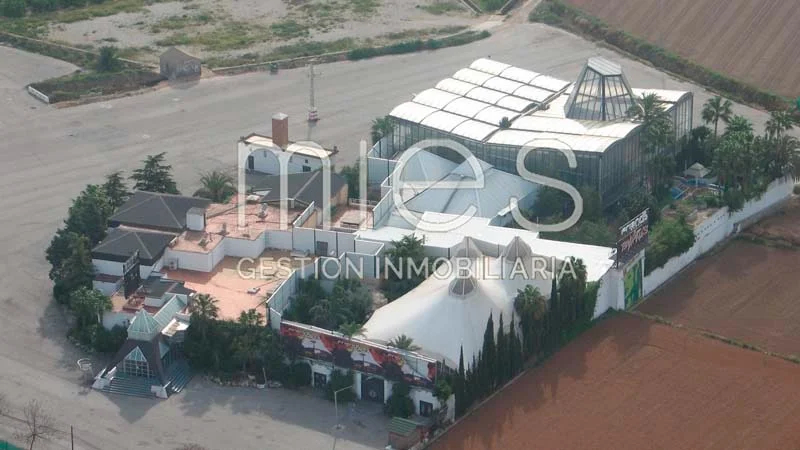 Large nightclub complex on 51,000 m²