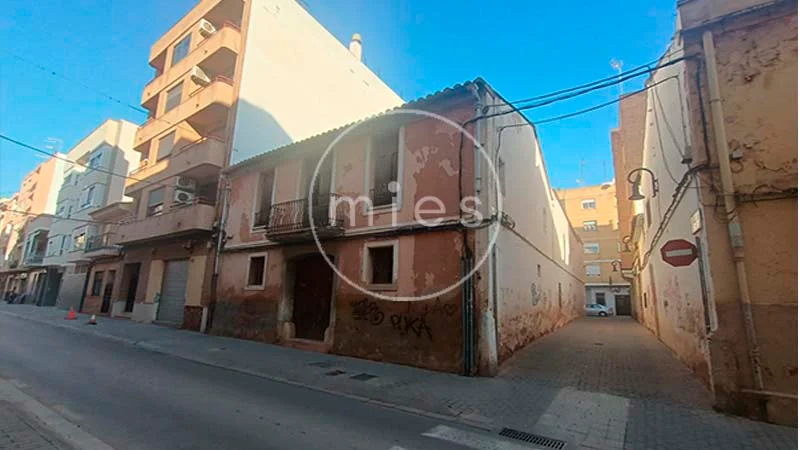 Three-street redevelopment building in Aldaia