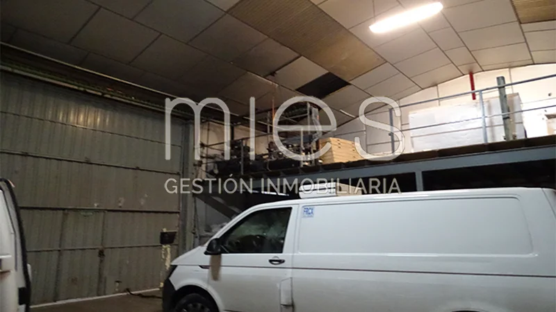 Industrial warehouse with solar income