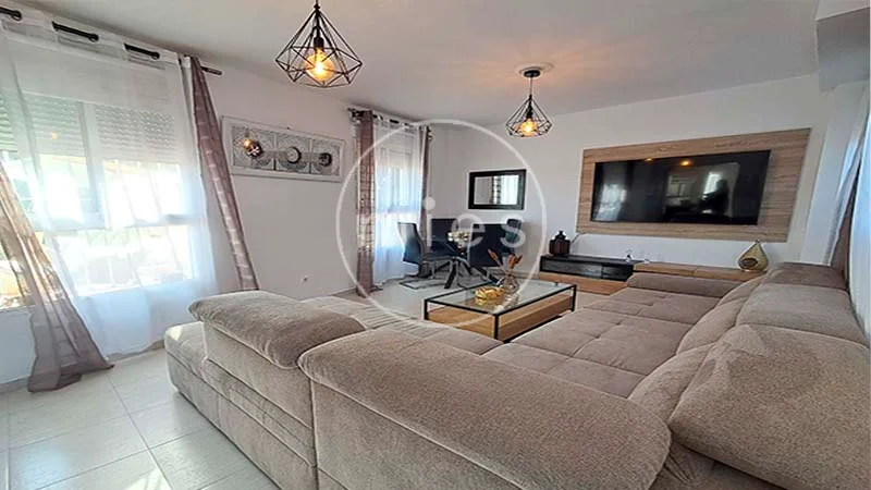 Corner townhouse with private jacuzzi