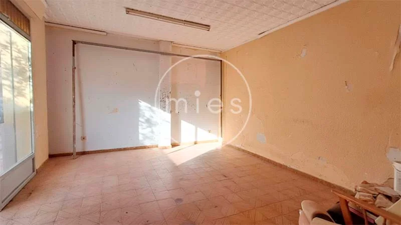 Corner premises in Torrent, 86 m²