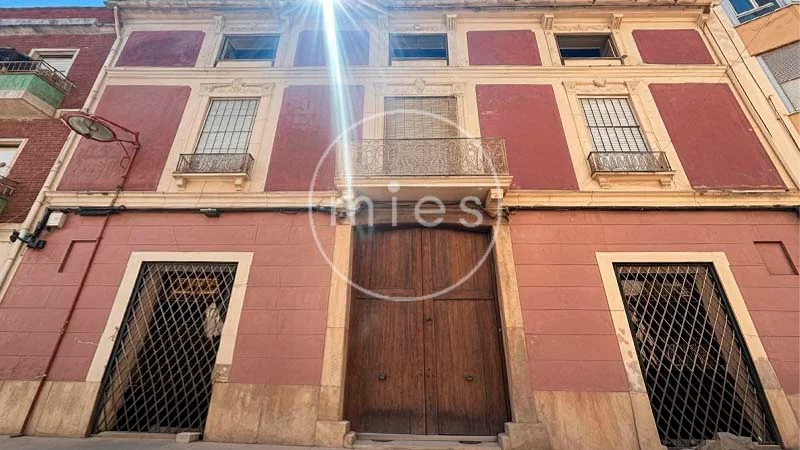 Large central Turís house, 884 m²