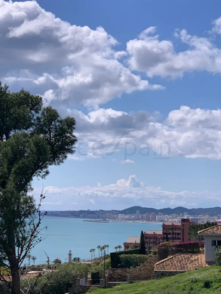 Gran parcela edificable en Benalmádena