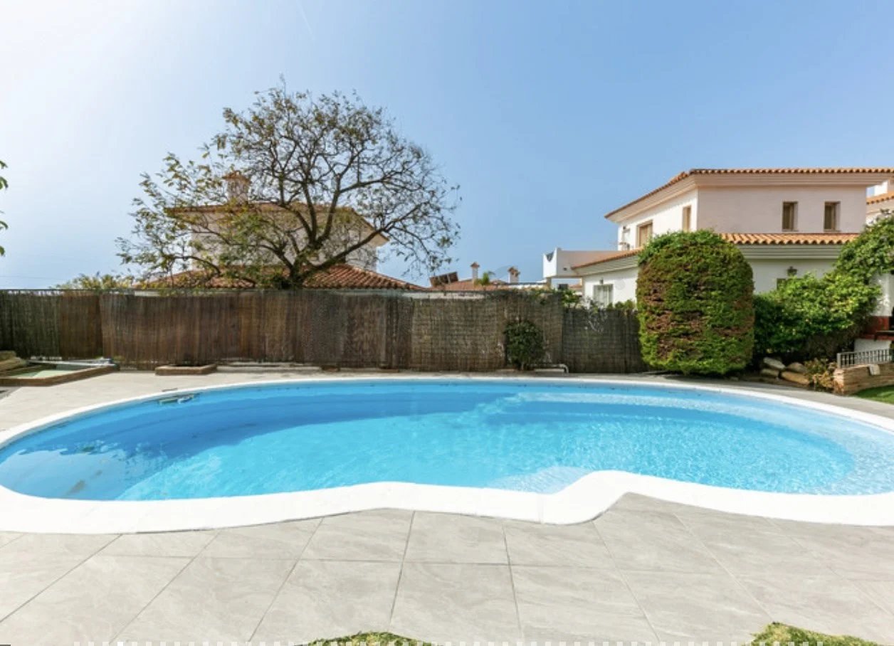 Remodelled four-bedroom house in Higuerón