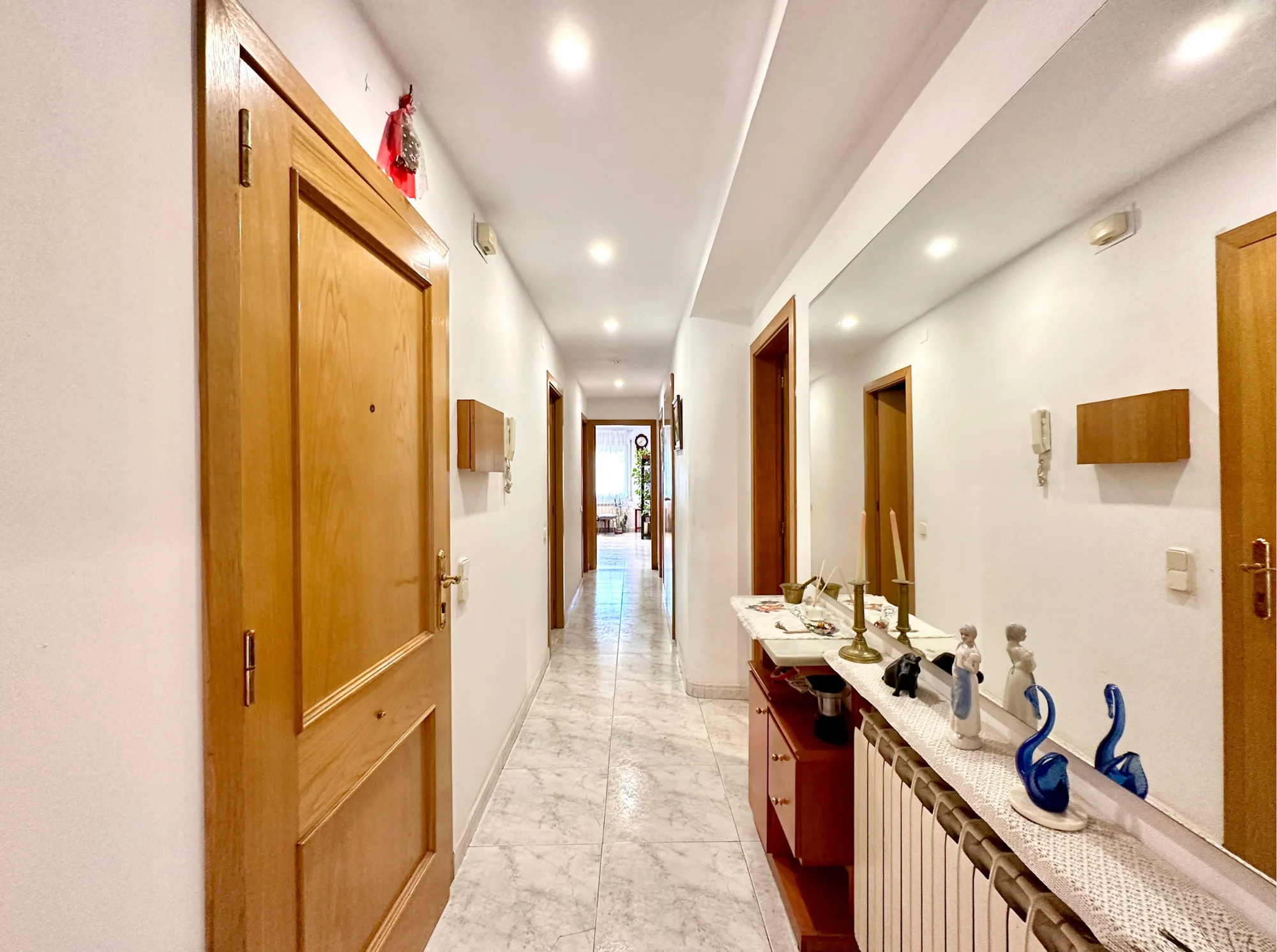 Gran casa adosada en Torelló para reformar