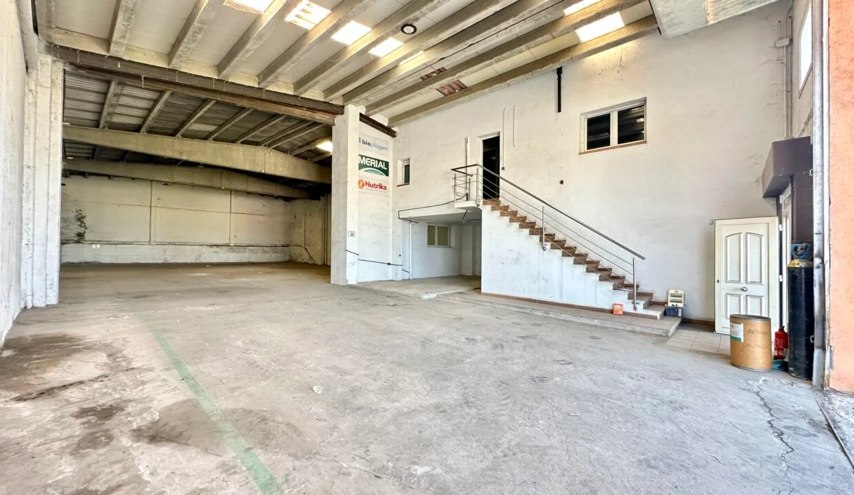 Nave industrial en Manlleu, 567 m²