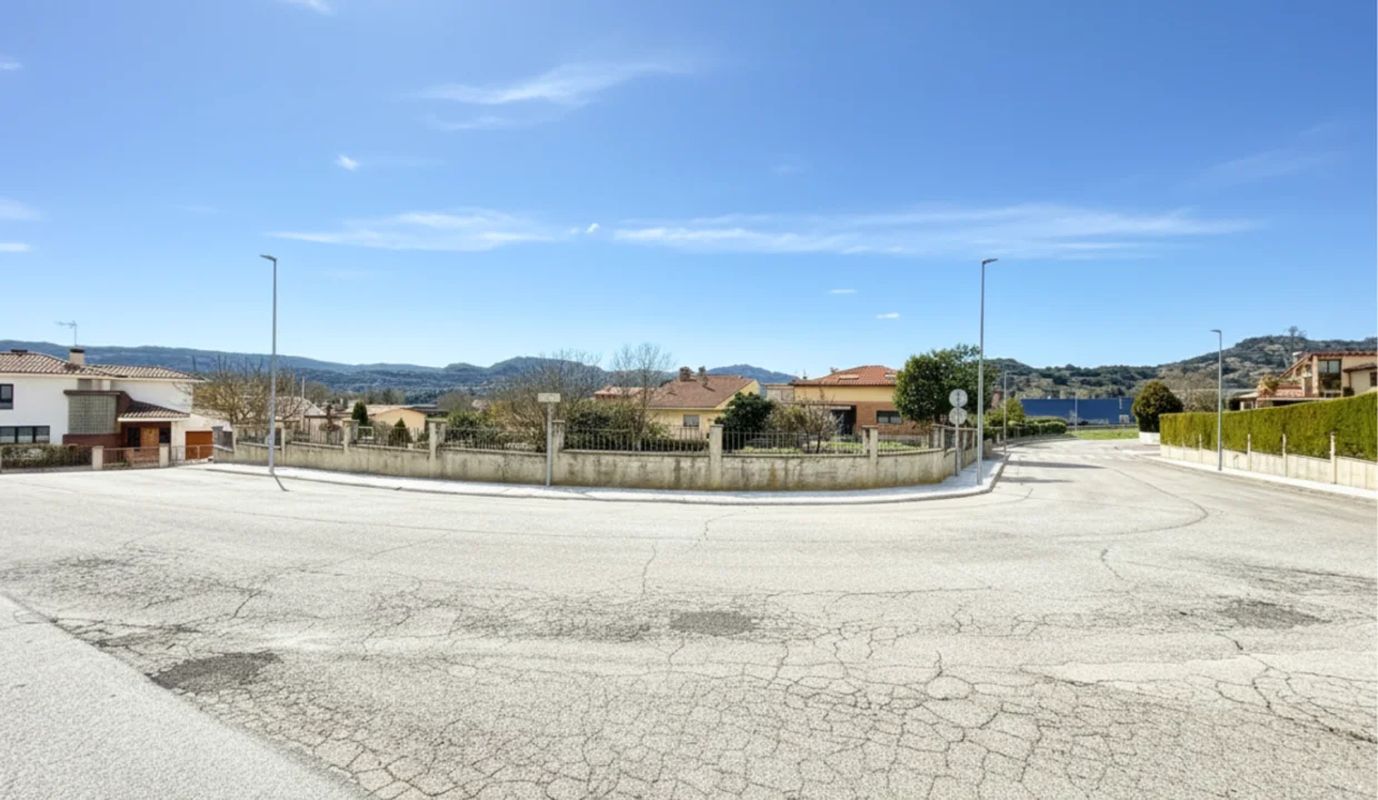 Solar residencial esquinero de 452 m²
