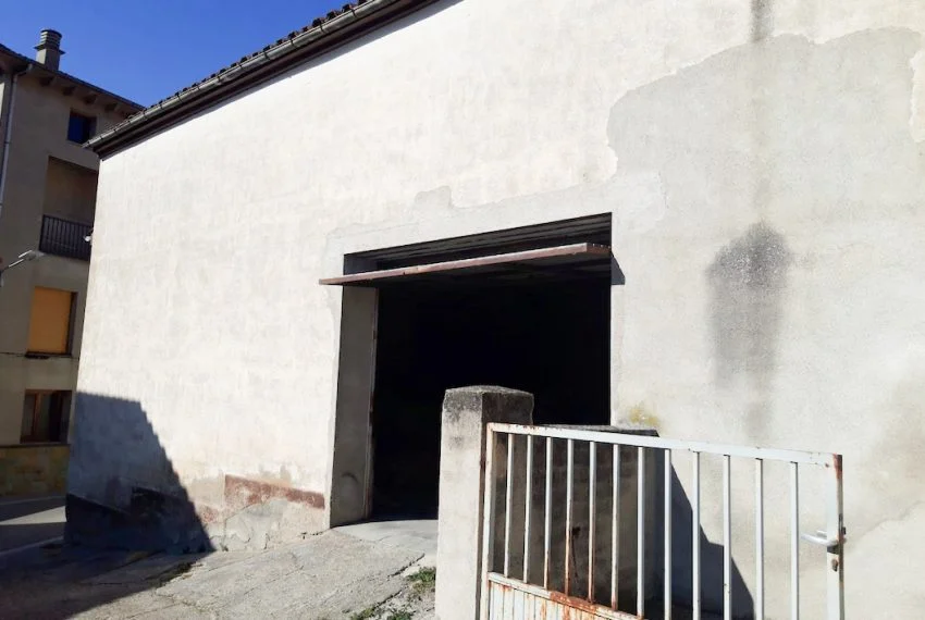 Solar esquinero con potencial para cuatro viviendas