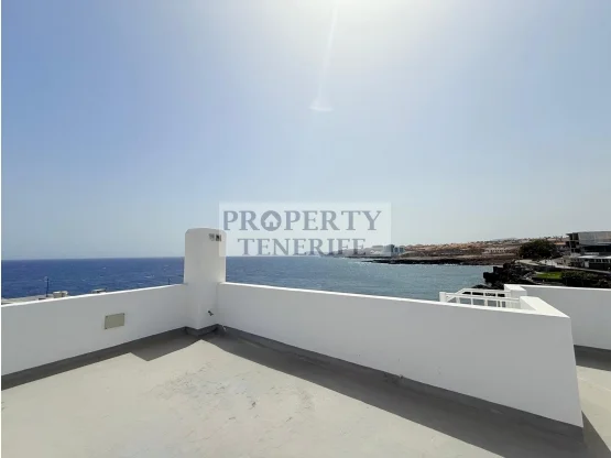 Reformed sea-view penthouse in Los Abrigos