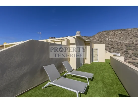 Two-level Palm-mar home, three bedrooms