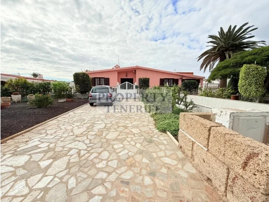 Three-bedroom bungalow in Costa del Silencio