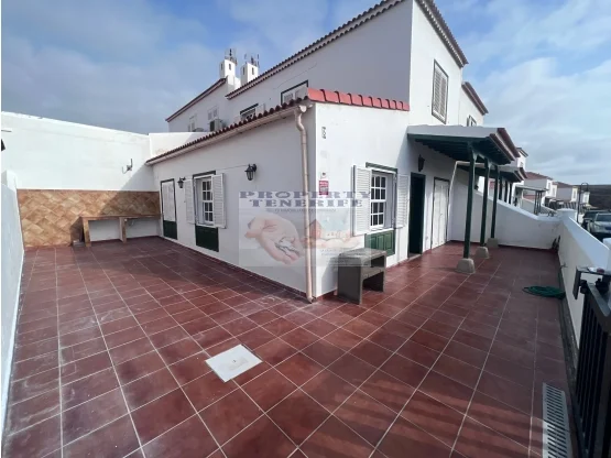 Four-bedroom house with sea views in Abades